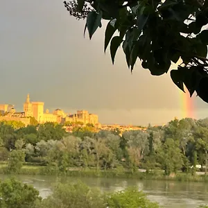 Charmante Petite Maison Avec Vue Panoramique, En Centre Historique, Proche D'avignon, Ancienne, Renovee, Climatisee, Terrasse, Parking Public Gratuit Hébergement de vacances